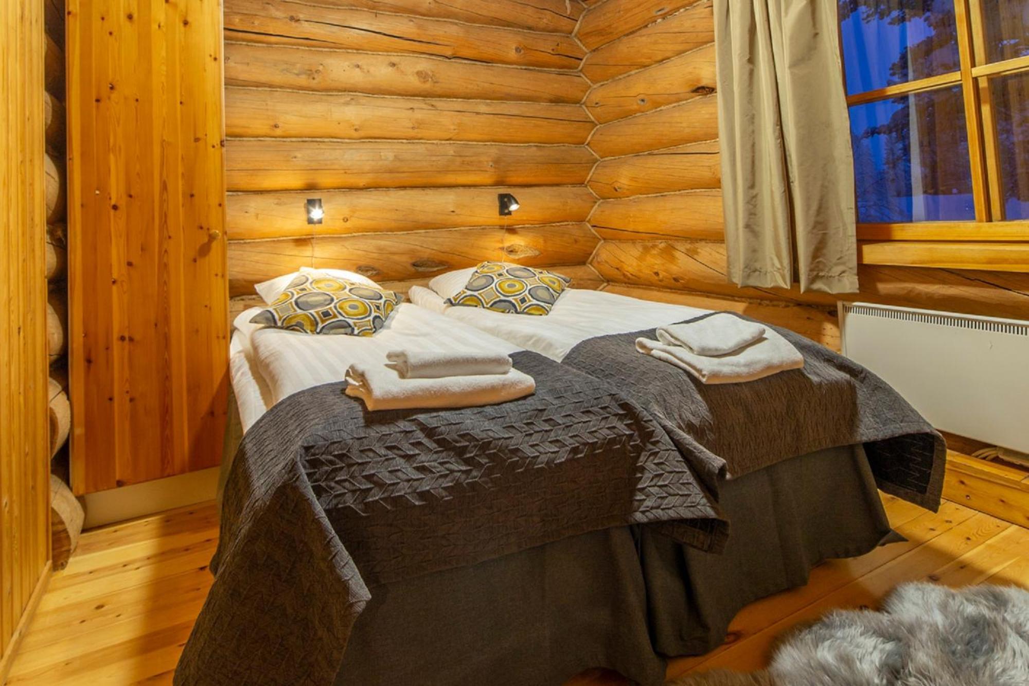 Kuukkeli Log Houses Aurora Resort Saariselka Oda fotoğraf